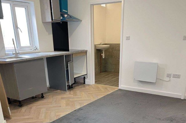 545-547 Cricklade Road, Swindon, SN2 1AH 10