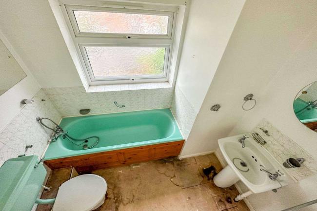 175 Nutwick Road, Havant, Hampshire, PO9 2UL
 10