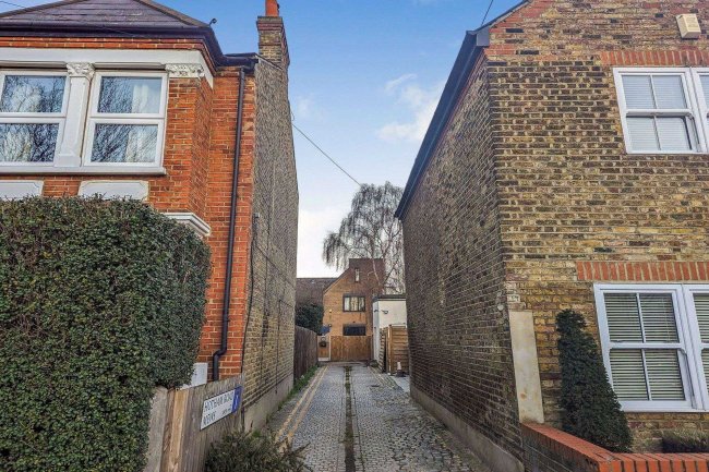 2 Hotham Road Mews, Wimbledon, London, SW19 1FA
 8