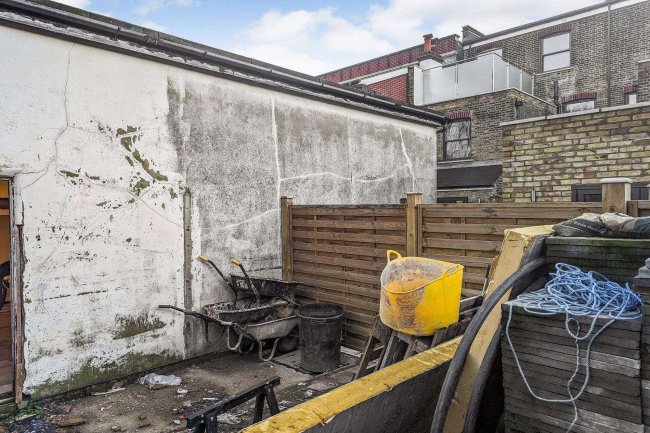 2 Hotham Road Mews, Wimbledon, London, SW19 1FA
 8