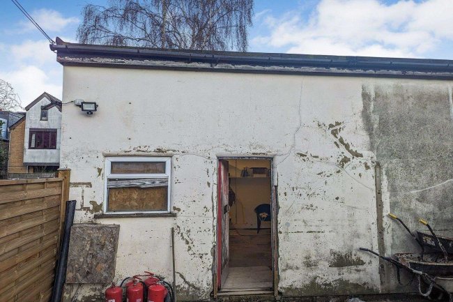 2 Hotham Road Mews, Wimbledon, London, SW19 1FA
 8