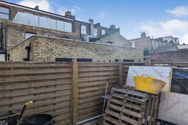 2 Hotham Road Mews, Wimbledon, London, SW19 1FA
 8