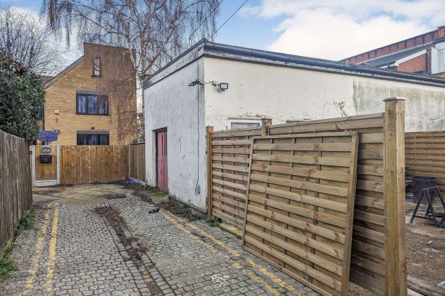 2 Hotham Road Mews, Wimbledon, London, SW19 1FA
 8