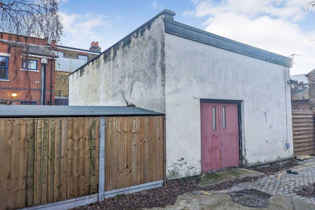 2 Hotham Road Mews, Wimbledon, London, SW19 1FA
 8