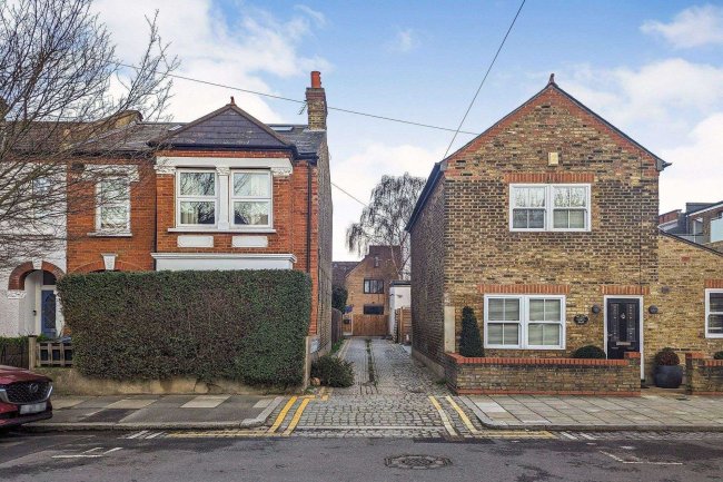 2 Hotham Road Mews, Wimbledon, London, SW19 1FA
 8