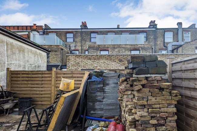 2 Hotham Road Mews, Wimbledon, London, SW19 1FA
 8