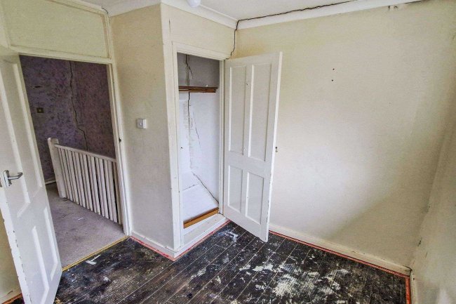 7 Taylers Cottages, Crossoaks Lane, Ridge, Potters Bar, EN6 3LL
 8