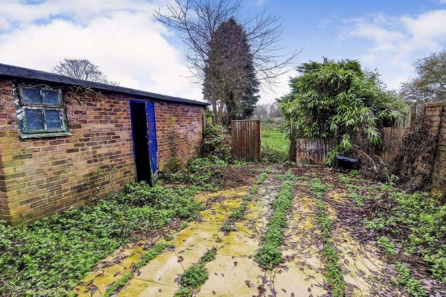 7 Taylers Cottages, Crossoaks Lane, Ridge, Potters Bar, EN6 3LL
 8