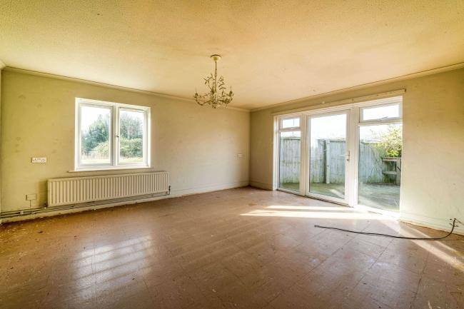 2 Sandown Close, Eastbourne, East Sussex, BN23 8EF
 8