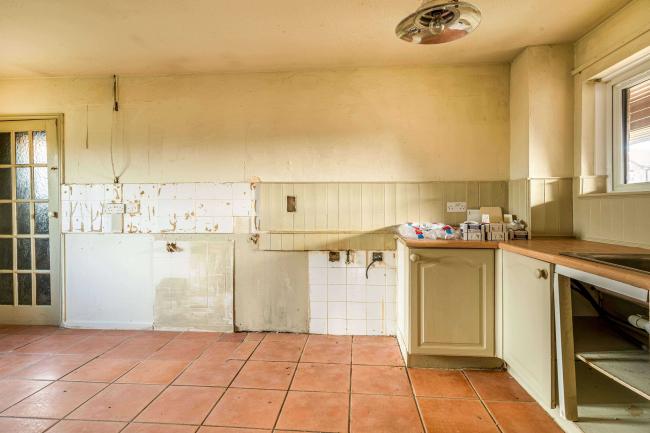 2 Sandown Close, Eastbourne, East Sussex, BN23 8EF
 8