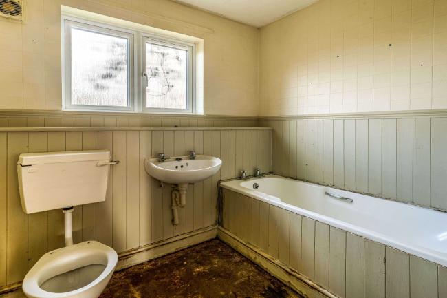 2 Sandown Close, Eastbourne, East Sussex, BN23 8EF
 8