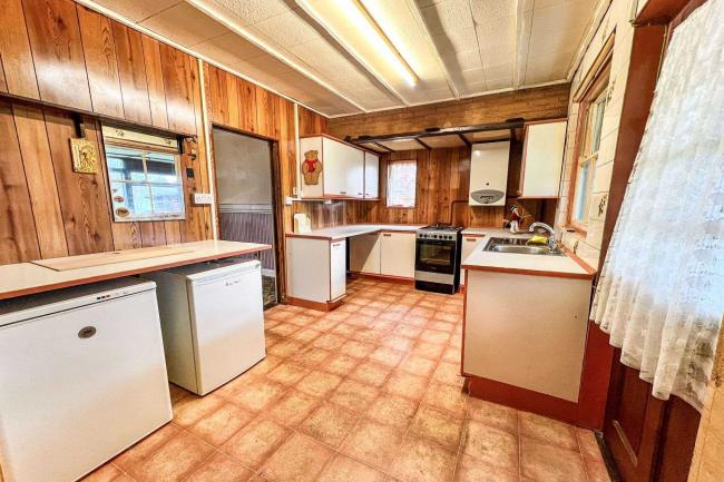 17 Mannock Road, Wellingborough, Northamptonshire, NN8 2BJ
 7