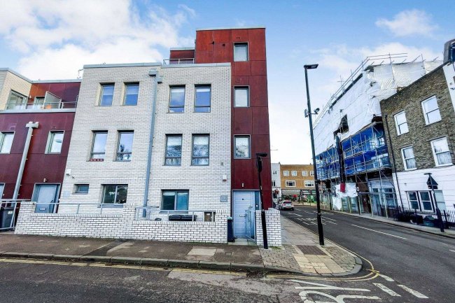 1 Yale Terrace, Mitford Road, Upper Holloway, London, N19 4HL
 9