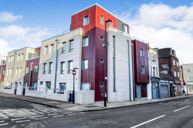 1 Yale Terrace, Mitford Road, Upper Holloway, London, N19 4HL
 9