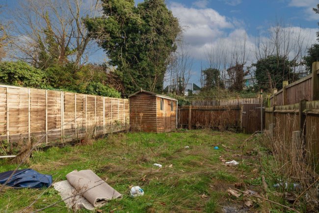 8 St. Leonards Road, Croydon, Surrey, CR0 4BN
 5