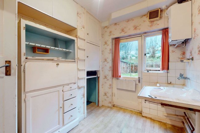 8 St. Leonards Road, Croydon, Surrey, CR0 4BN
 5