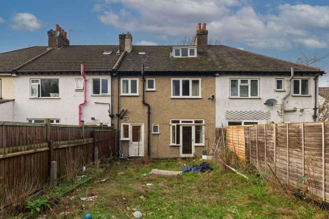 8 St. Leonards Road, Croydon, Surrey, CR0 4BN
 5