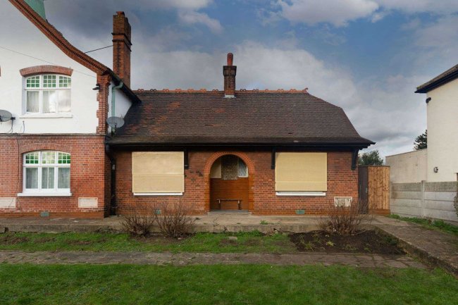 1 2 4 and 5 Parkside, Golfe Road, Ilford, Essex, IG1 1SX
 3