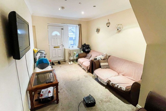 36A West View Drive, Woodford Green, IG8 8LU 8