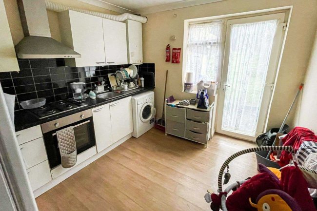 36A West View Drive, Woodford Green, IG8 8LU 8