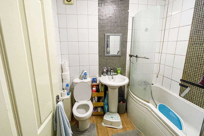 36A West View Drive, Woodford Green, IG8 8LU 8