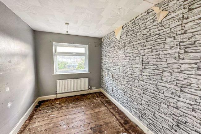 27 Warren Crescent, Southampton, SO16 6BW
 9