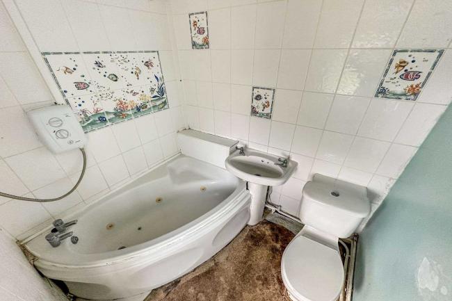 27 Warren Crescent, Southampton, SO16 6BW
 9