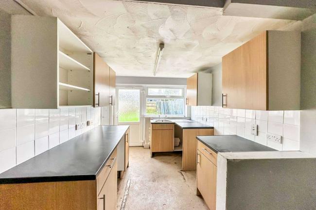 27 Warren Crescent, Southampton, SO16 6BW
 9