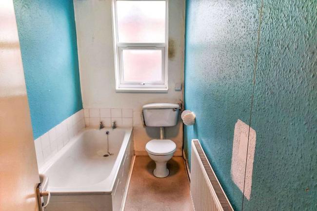 51 Rossall Road, Leeds, West Yorkshire, LS8 5BQ
 5