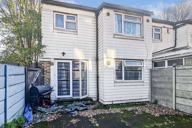 13 Muir Street, North Woolwich, London, E16 2HL 5