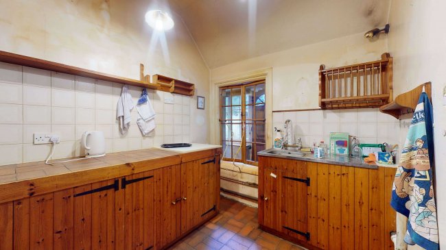 Stable Cottage, Brooklands Lane, Weybridge, KT13 8UX
 2