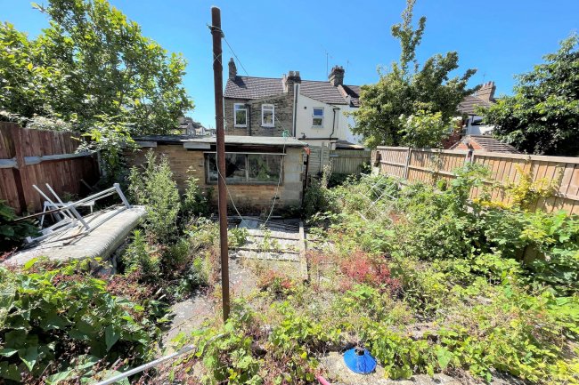 2 Dunkeld Road, Thornton Heath, London SE25 6QH
 7