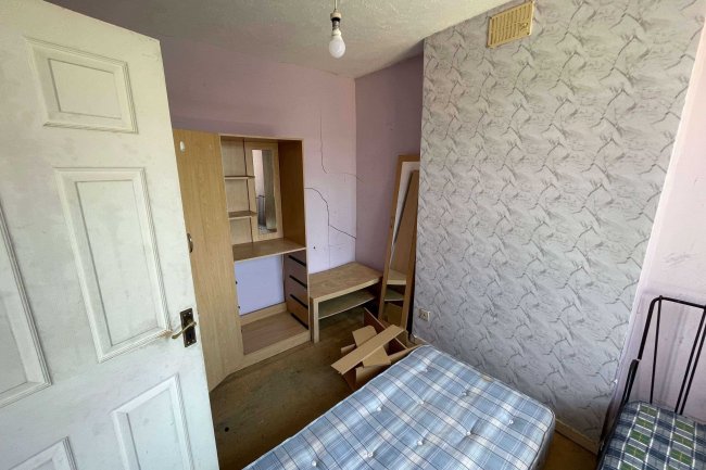 2 Dunkeld Road, Thornton Heath, London SE25 6QH
 7