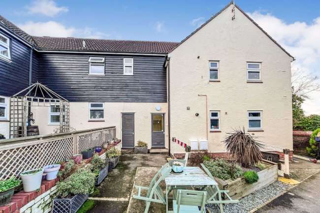 7 Knight Way, Dunmow, Essex, CM6 1UL 2