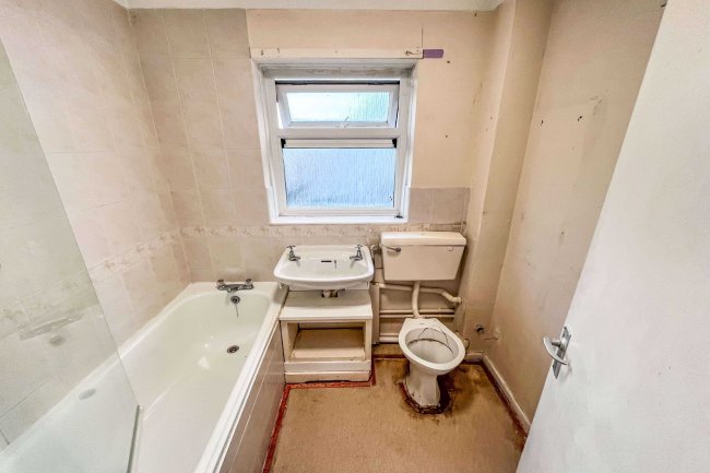 7 Knight Way, Dunmow, Essex, CM6 1UL 2