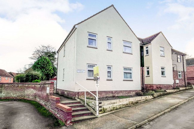 7 Knight Way, Dunmow, Essex, CM6 1UL 2