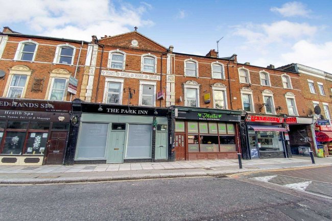 Flat E, 10-12 Palace Gates Road, Alexandra Palace, London, N22 7BN 2