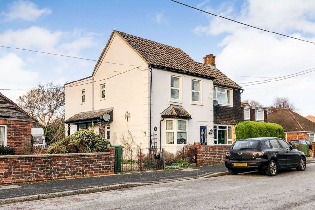 25 Cranford Avenue, Church Crookham, Fleet, Hampshire, GU52 6QU
 7