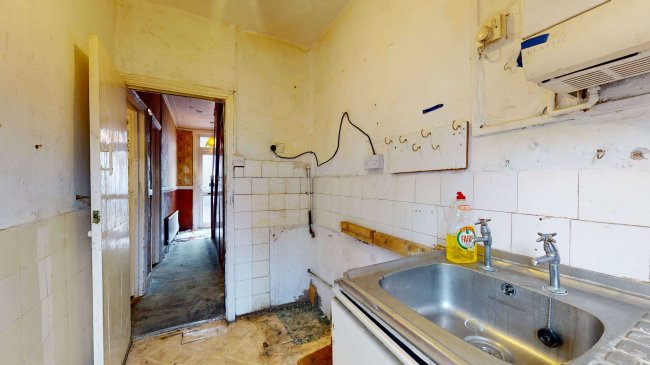 52 Khartoum Road, Tooting, London SW17 0HZ 8