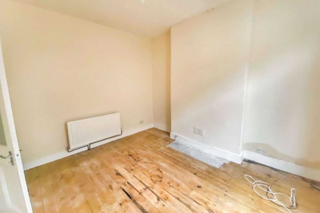 13A & 13B Thirsk Road, Battersea, London, SW11 5SU  10