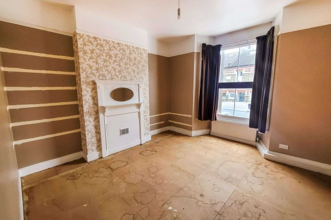 65B Bennerley Road, Battersea, London, SW11 6DR  10