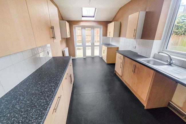 65B Bennerley Road, Battersea, London, SW11 6DR  10