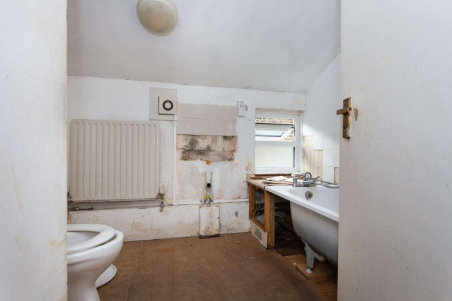 34B Aliwal Road, Battersea, London, SW11 1RD
 1