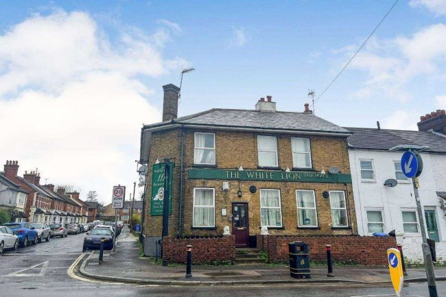 White Lion Public House, 20 Lower Farnham Road, Aldershot GU12 4EA 2