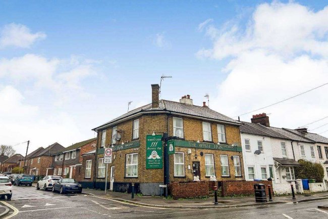 White Lion Public House, 20 Lower Farnham Road, Aldershot GU12 4EA 2