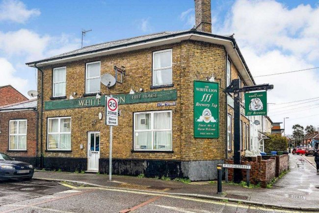 White Lion Public House, 20 Lower Farnham Road, Aldershot GU12 4EA 2