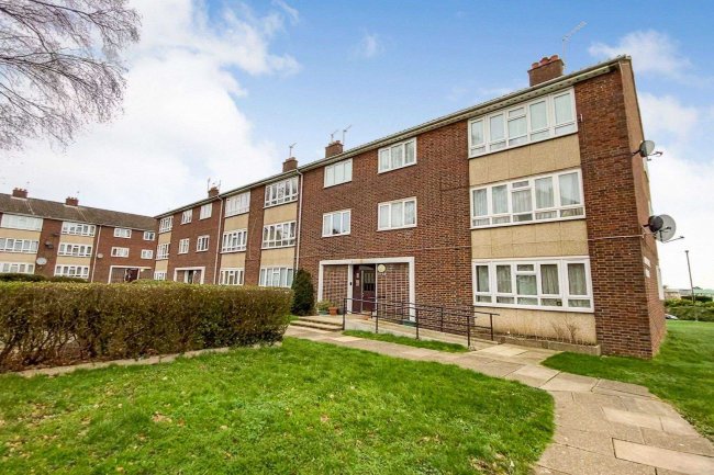 31 Arundel Court, North Finchley, London, N12 9NG 5