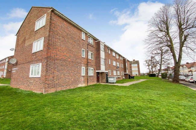 31 Arundel Court, North Finchley, London, N12 9NG 5