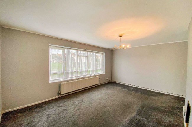 31 Arundel Court, North Finchley, London, N12 9NG 5