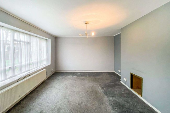 31 Arundel Court, North Finchley, London, N12 9NG 5